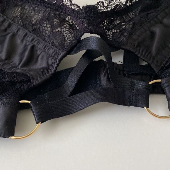 ASOS DESIGN satin underboob bralette in black size 2 - Picture 4 of 6